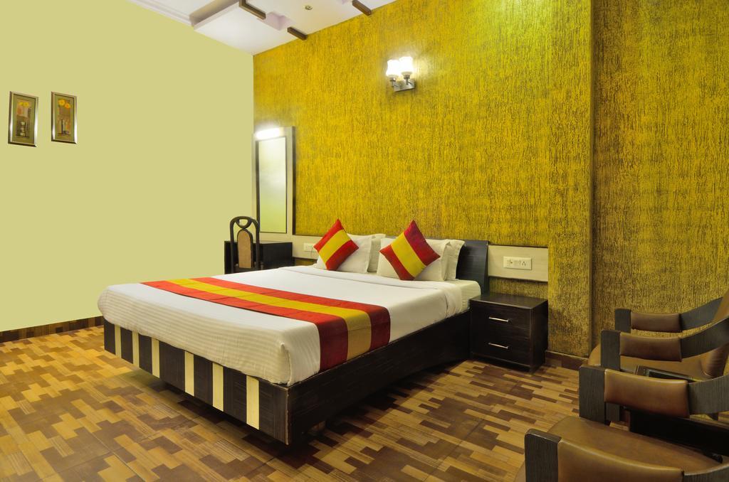 Hotel Roopa International Амритсар Екстериор снимка