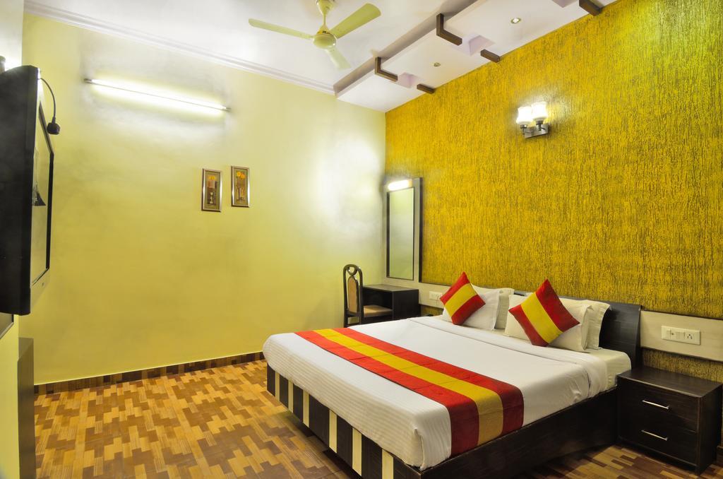 Hotel Roopa International Амритсар Екстериор снимка
