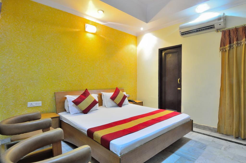 Hotel Roopa International Амритсар Екстериор снимка