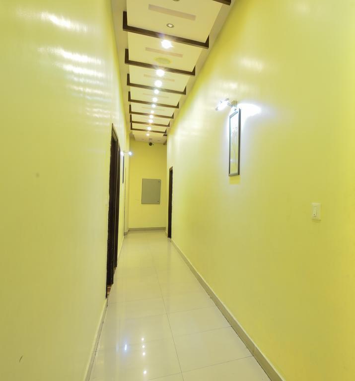 Hotel Roopa International Амритсар Екстериор снимка